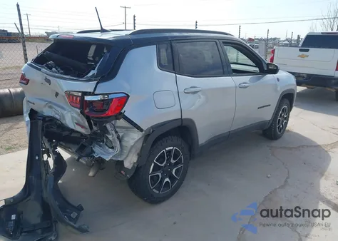 2025 Jeep Compass Trailhawk 4X4 z USA, uszkodzony, nr VIN 3C4NJDDN7ST594866